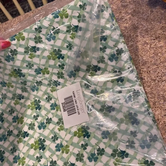 NIP 4 Fabric Placemats Shamrock Lots of Luck (2 Packages of 2 in Each Package) - Picture 12 of 12